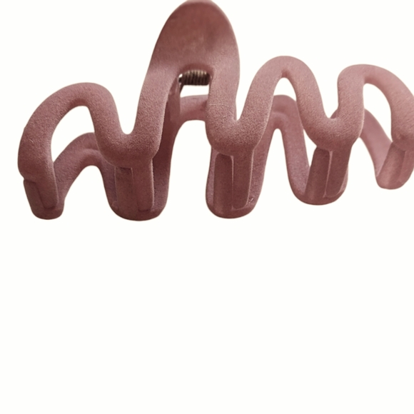 🍁 3/$15 Flocked Squiggle Hair Clip - Picture 4 of 5